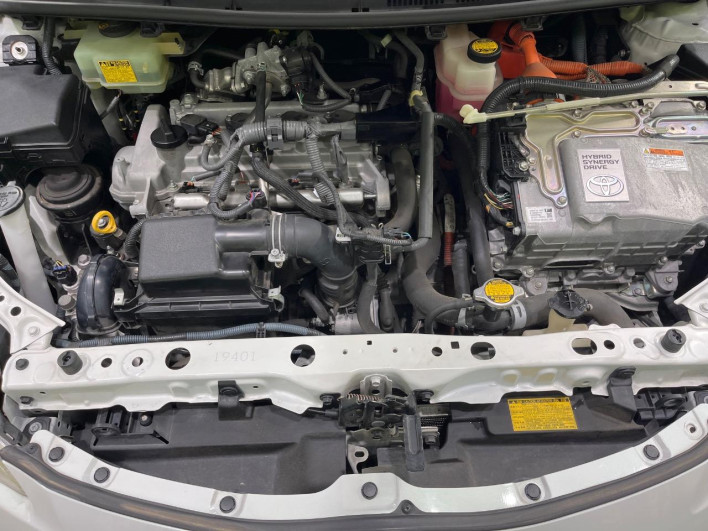 2013 Toyota Aqua DAA-NHP10 (UW-69f4966eabd5b)[4]