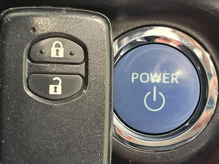 2013 Toyota Aqua DAA-NHP10 (UW-69f4966eabd5b)[6]