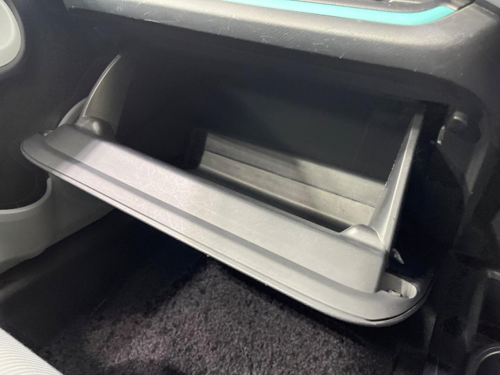 2013 Toyota Aqua DAA-NHP10 (UW-69f4966eabd5b)[25]