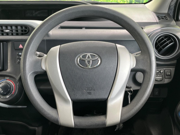 2013 Toyota Aqua DAA-NHP10 (UW-69f4966ee3ec2)[23]