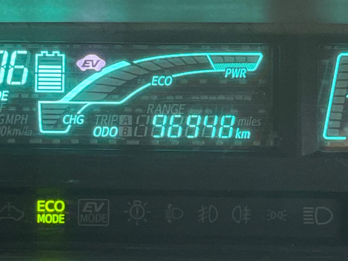 2013 Toyota Aqua DAA-NHP10 (UW-69f4966ee3ec2)[2]