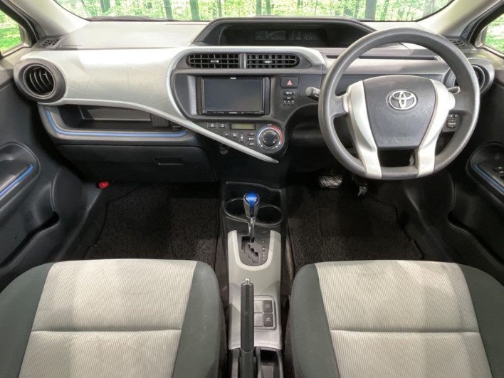 2013 Toyota Aqua DAA-NHP10 (UW-69f4966ee3ec2)[22]