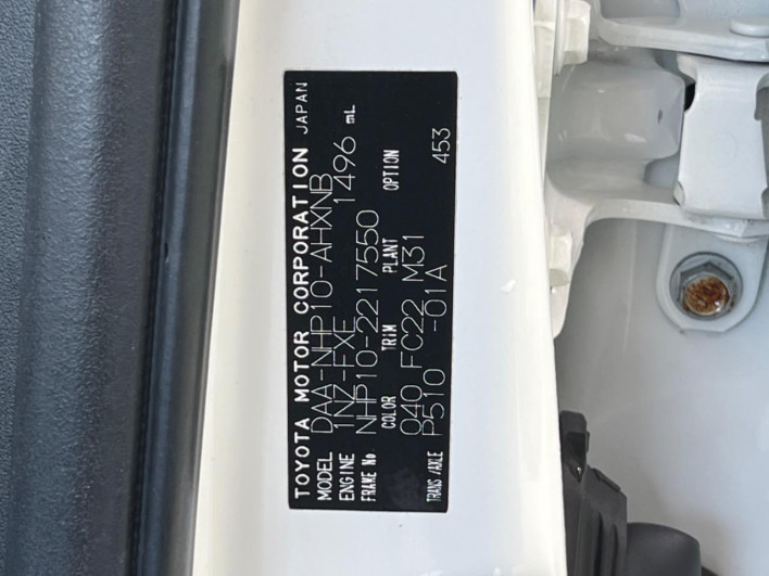 2013 Toyota Aqua DAA-NHP10 (UW-69f4966ee3ec2)[1]