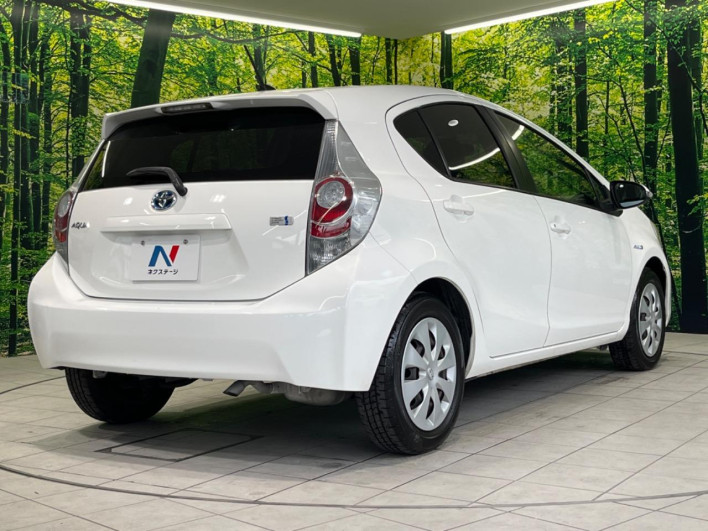 2013 Toyota Aqua DAA-NHP10 (UW-69f4966ee3ec2)[7]