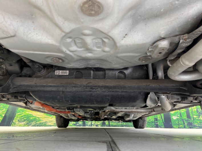 2013 Toyota Aqua DAA-NHP10 (UW-69f4966ee3ec2)[14]