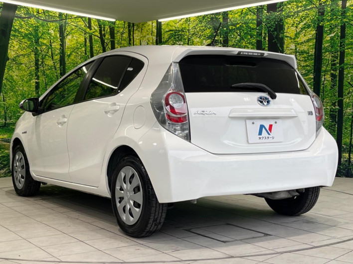 2013 Toyota Aqua DAA-NHP10 (UW-69f4966ee3ec2)[9]