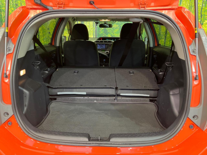 2013 Toyota Aqua DAA-NHP10 (UW-69f4966f2efdf)[19]