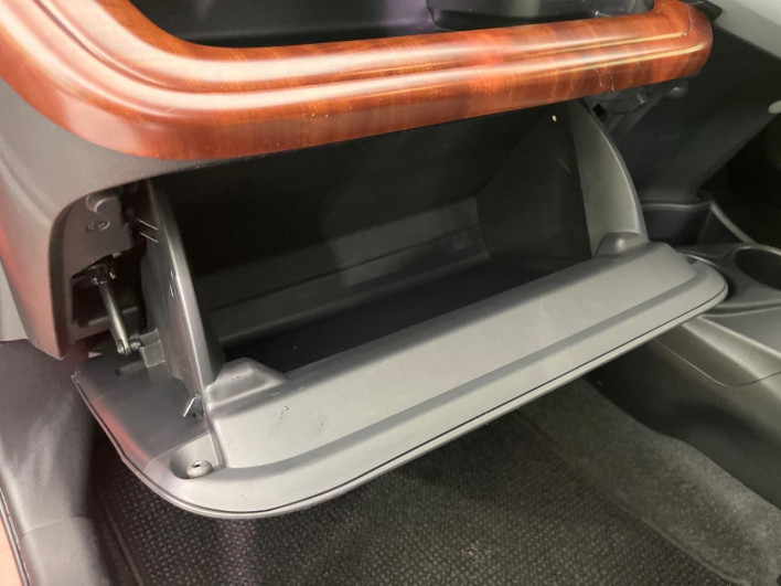 2013 Toyota Aqua DAA-NHP10 (UW-69f4966f2efdf)[14]