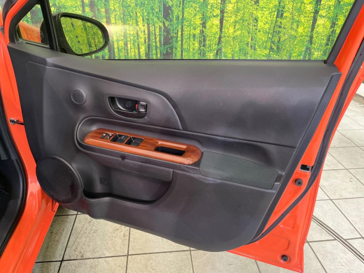 2013 Toyota Aqua DAA-NHP10 (UW-69f4966f2efdf)[24]
