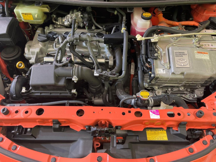2013 Toyota Aqua DAA-NHP10 (UW-69f4966f2efdf)[28]