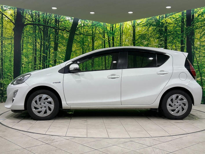 2015 Toyota Aqua DAA-NHP10 (UW-69f4966f9bbfc)[12]