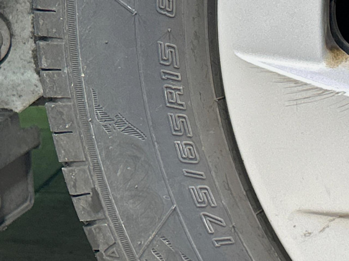 2015 Toyota Aqua DAA-NHP10 (UW-69f4966f9bbfc)[24]