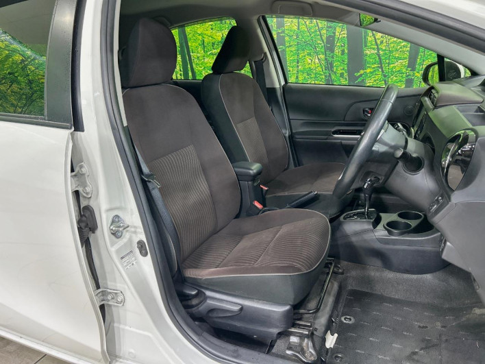 2015 Toyota Aqua DAA-NHP10 (UW-69f4966f9bbfc)[19]
