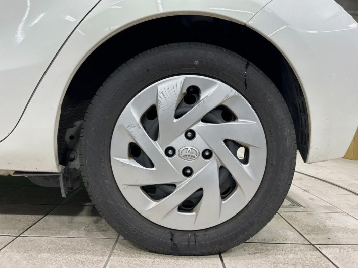 2015 Toyota Aqua DAA-NHP10 (UW-69f4966f9bbfc)[23]