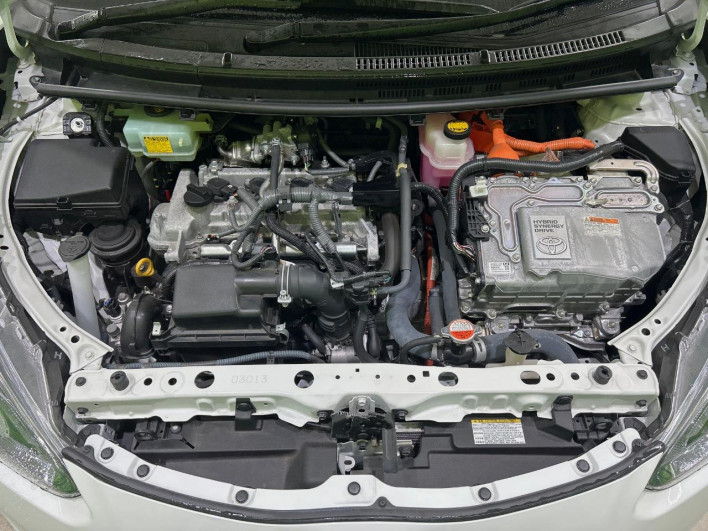 2015 Toyota Aqua DAA-NHP10 (UW-69f4966f9bbfc)[4]