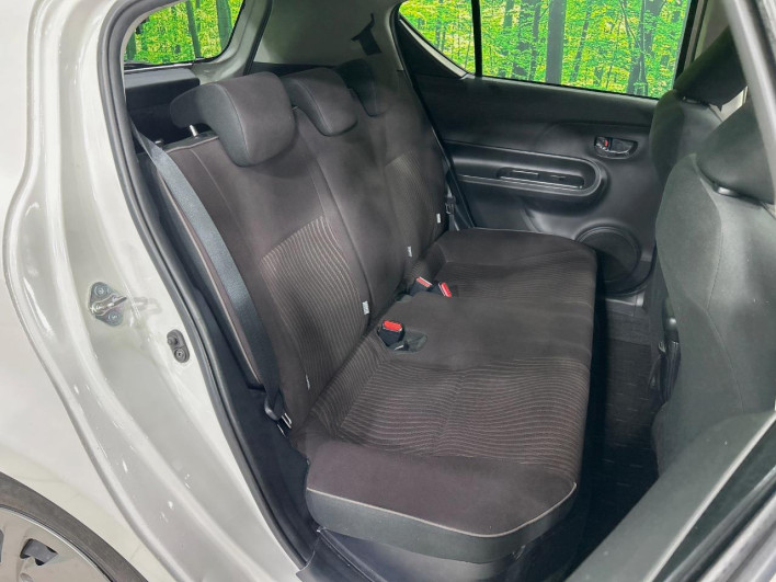 2015 Toyota Aqua DAA-NHP10 (UW-69f4966f9bbfc)[20]