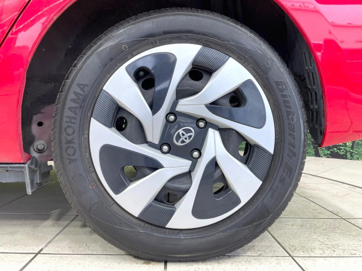 2019 Toyota Aqua DAA-NHP10 (UW-69f49670e6fd9)[10]