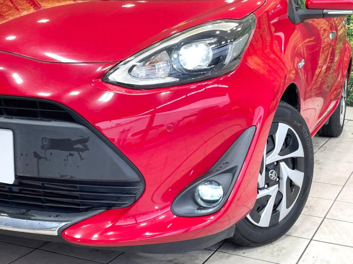 2019 Toyota Aqua DAA-NHP10 (UW-69f49670e6fd9)[18]