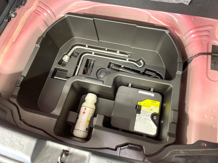 2019 Toyota Aqua DAA-NHP10 (UW-69f49670e6fd9)[8]