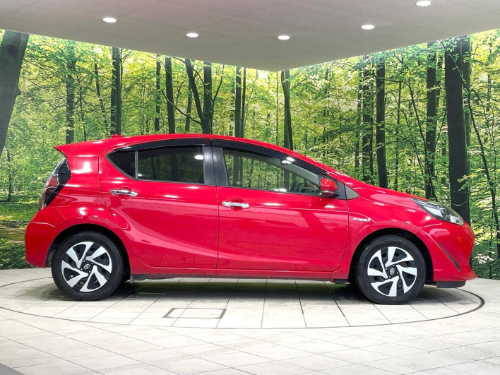 2019 Toyota Aqua DAA-NHP10 (UW-69f49670e6fd9)[22]