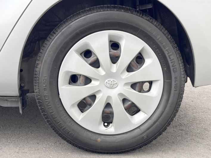 2013 Toyota Aqua DAA-NHP10 (UW-69f496721181f)[7]