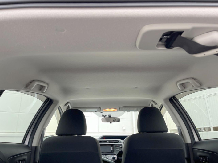 2013 Toyota Aqua DAA-NHP10 (UW-69f496721181f)[29]