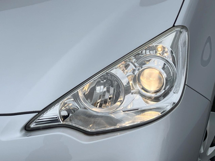 2013 Toyota Aqua DAA-NHP10 (UW-69f496721181f)[13]