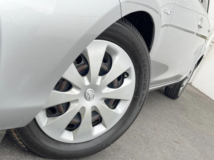 2013 Toyota Aqua DAA-NHP10 (UW-69f496721181f)[5]