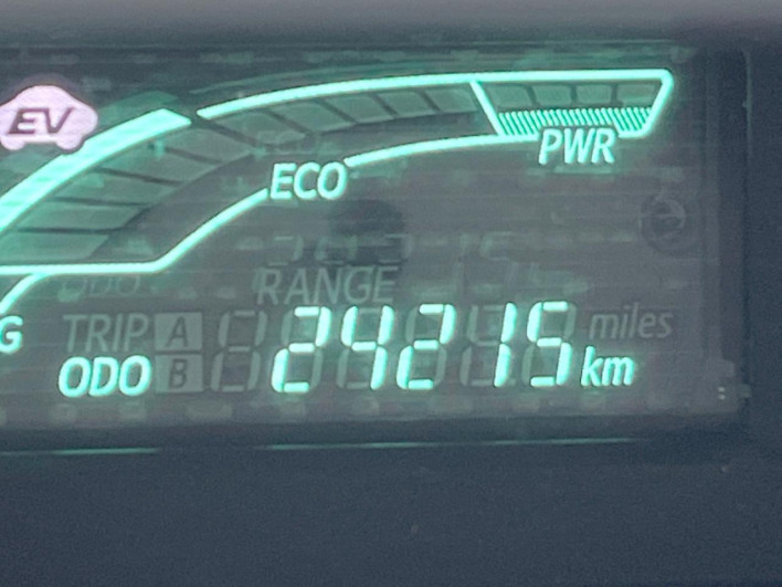 2013 Toyota Aqua DAA-NHP10 (UW-69f496721181f)[2]