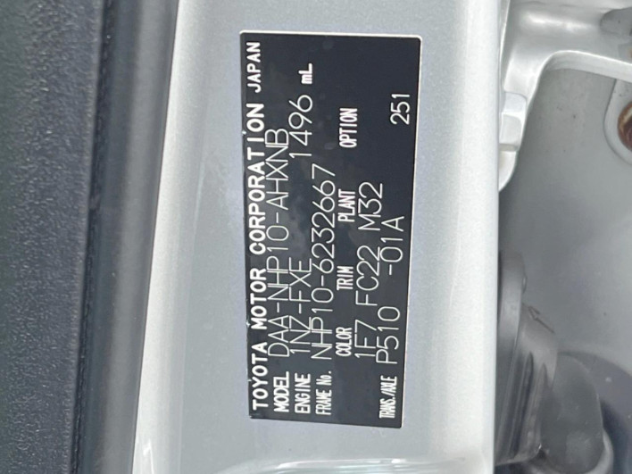 2013 Toyota Aqua DAA-NHP10 (UW-69f496721181f)[1]