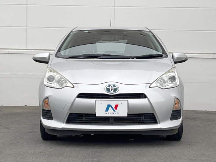 2013 Toyota Aqua DAA-NHP10 (UW-69f496721181f)[14]