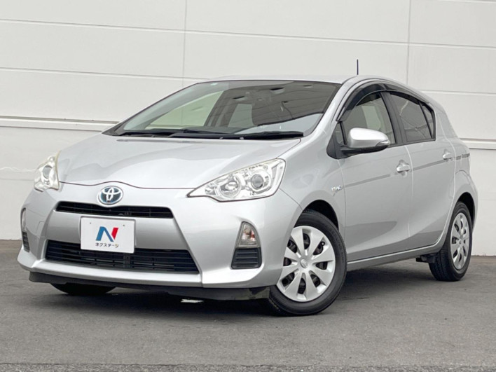 2013 Toyota Aqua DAA-NHP10 (UW-69f496721181f)[4]