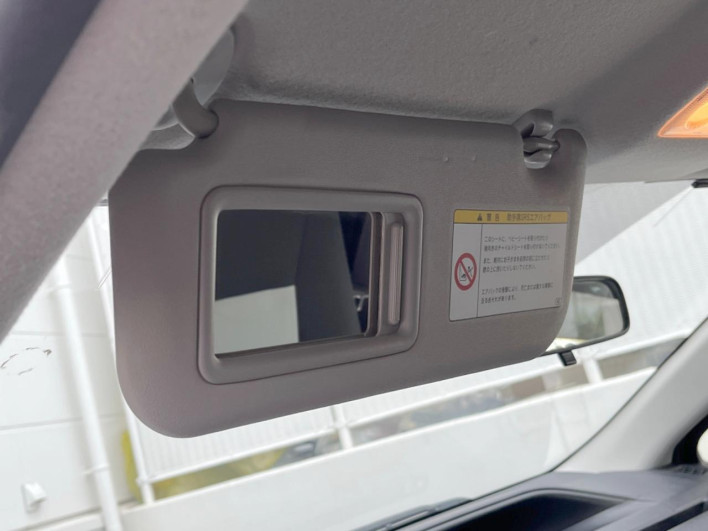 2013 Toyota Aqua DAA-NHP10 (UW-69f496721181f)[22]