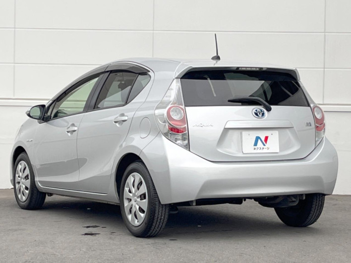 2013 Toyota Aqua DAA-NHP10 (UW-69f496721181f)[16]
