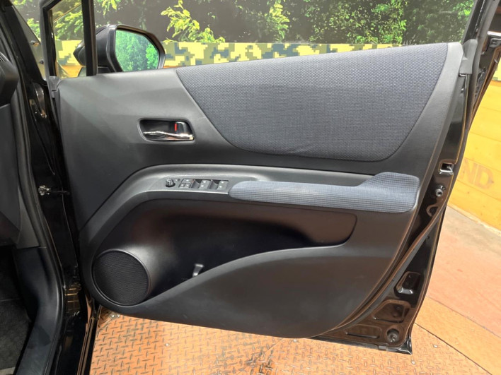 2015 Toyota Sienta DAA-NHP170G (UW-69f49674d4db8)[16]