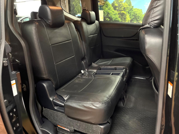 2015 Toyota Sienta DAA-NHP170G (UW-69f49674d4db8)[17]