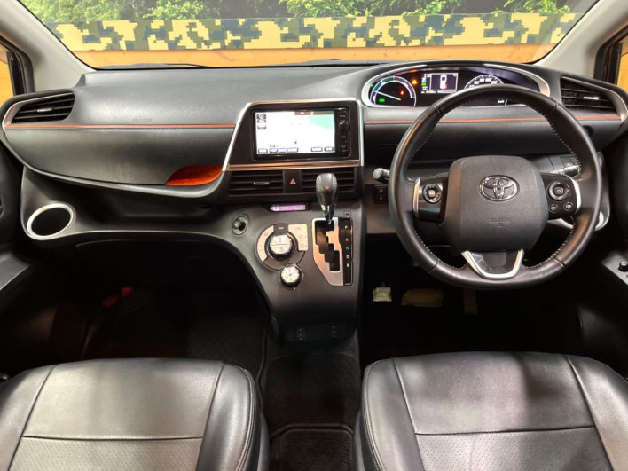 2015 Toyota Sienta DAA-NHP170G (UW-69f49674d4db8)[20]