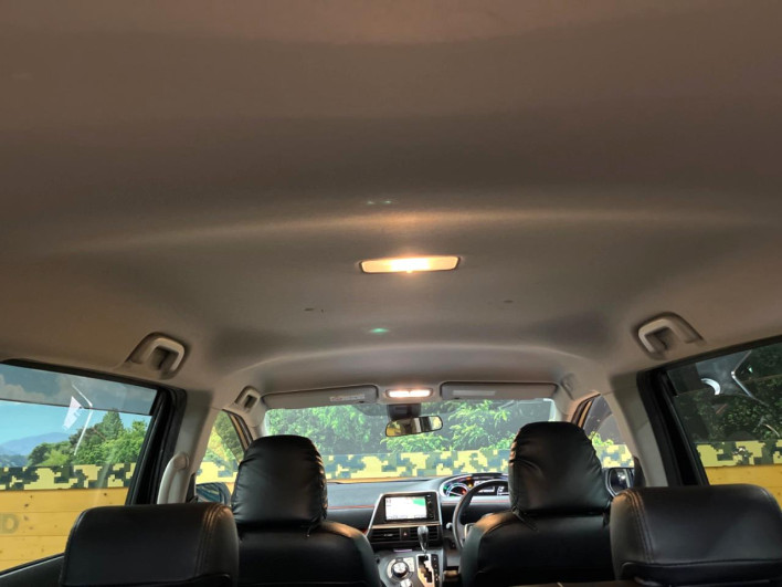 2015 Toyota Sienta DAA-NHP170G (UW-69f49674d4db8)[13]