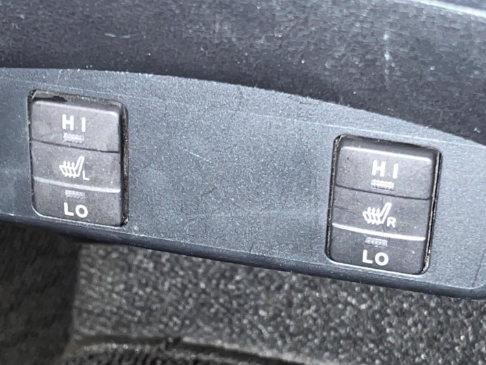 2015 Toyota Sienta DAA-NHP170G (UW-69f49674d4db8)[28]