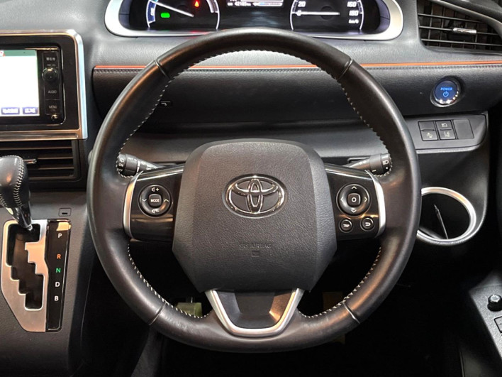2015 Toyota Sienta DAA-NHP170G (UW-69f49674d4db8)[21]