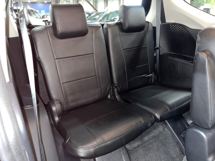 2015 Toyota Sienta DAA-NHP170G (UW-69f49674d4db8)[18]