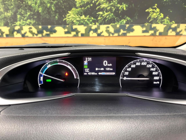 2015 Toyota Sienta DAA-NHP170G (UW-69f49674d4db8)[29]