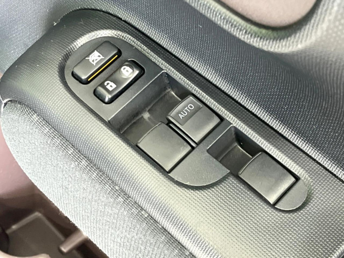 2016 Toyota Spade DBA-NSP141 (UW-69f496772ed60)[8]