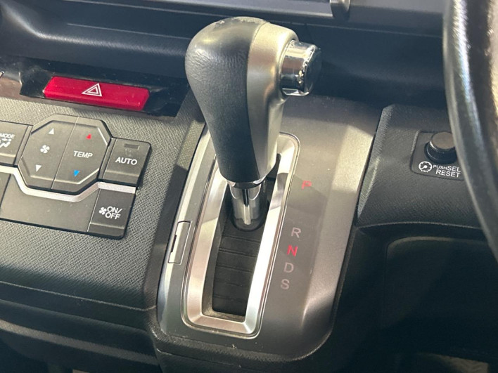 2013 Honda Stepwgn Spada DBA-RK5 (UW-69f4967ee83d6)[20]