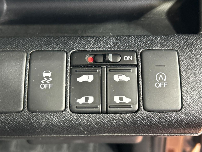 2013 Honda Stepwgn Spada DBA-RK5 (UW-69f4967ee83d6)[6]