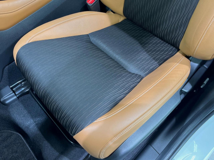 2018 Honda VEZEL DAA-RU3 (UW-69f4968773c1c)[14]