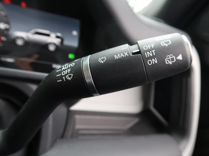 2024 Land Rover Defender 3CA-LE72WAB (UW-69f49691b6842)[21]