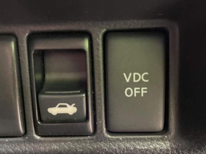 2013 Nissan Skyline DBA-V36 (UW-69f496a22403d)[26]