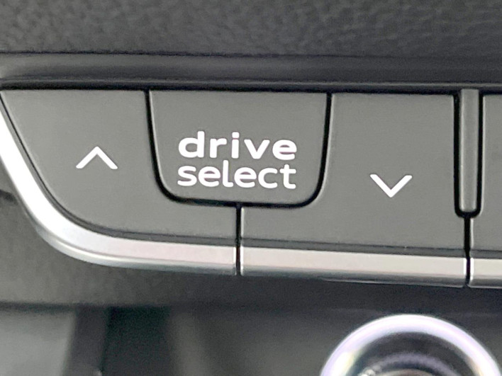 2016 Audi A4 ABA-8WCYRF (UW-69f496ab99513)[15]