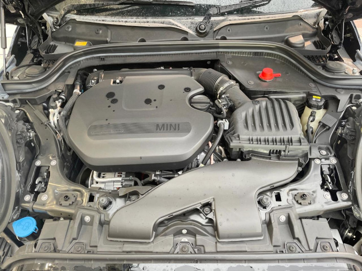 2022 Rover Mini 3DA-XY15MW (UW-69f496b4c57bf)[19]